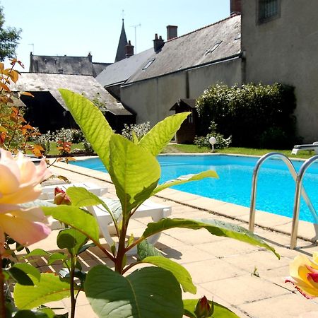 Logis Hotel Restaurant Le Cheval Blanc Blere Exterior foto
