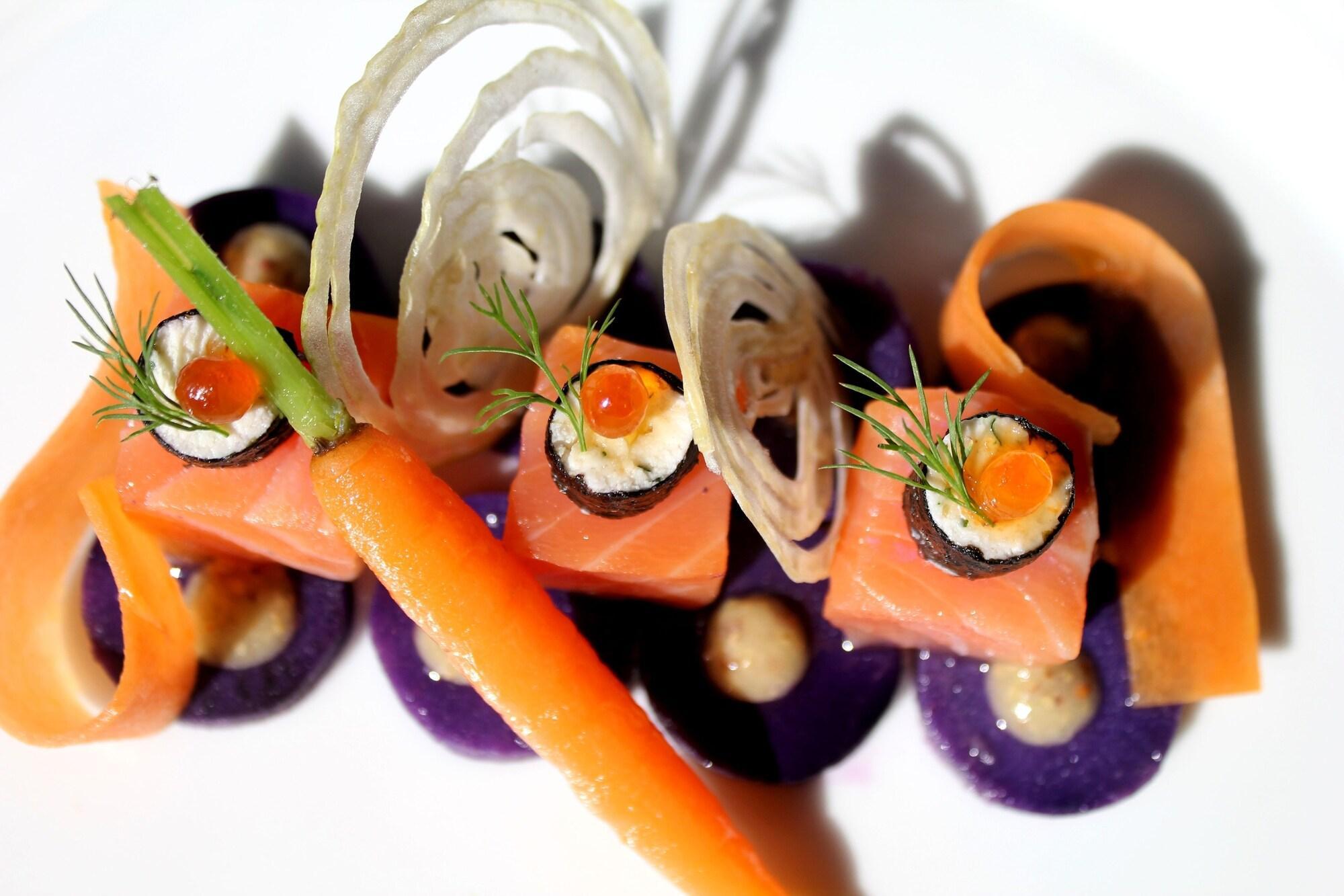 Logis Hotel Restaurant Le Cheval Blanc Blere Exterior foto