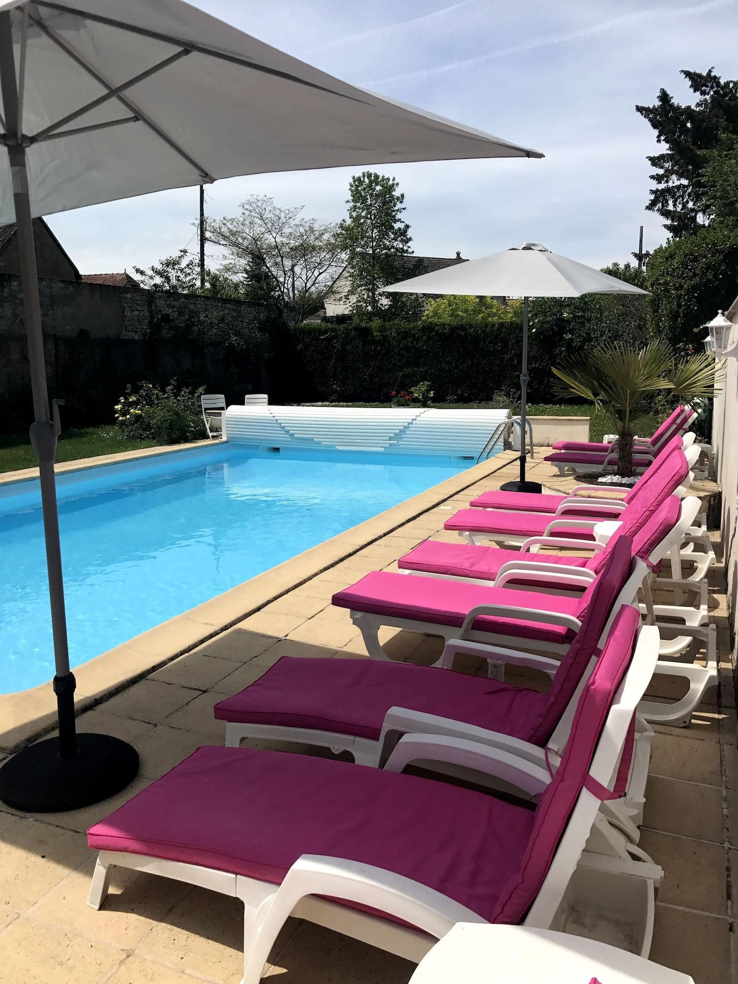 Logis Hotel Restaurant Le Cheval Blanc Blere Exterior foto