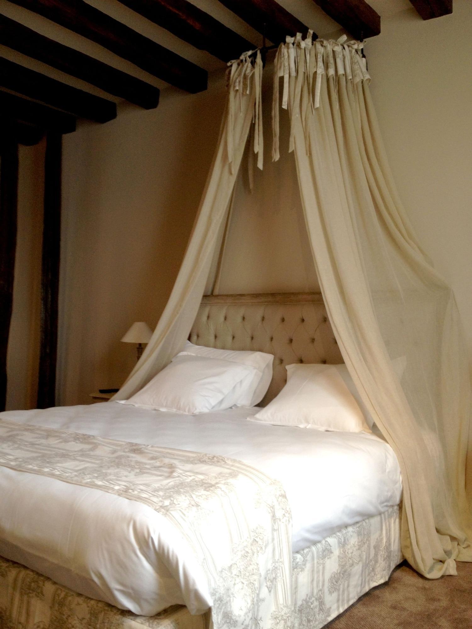 Logis Hotel Restaurant Le Cheval Blanc Blere Exterior foto
