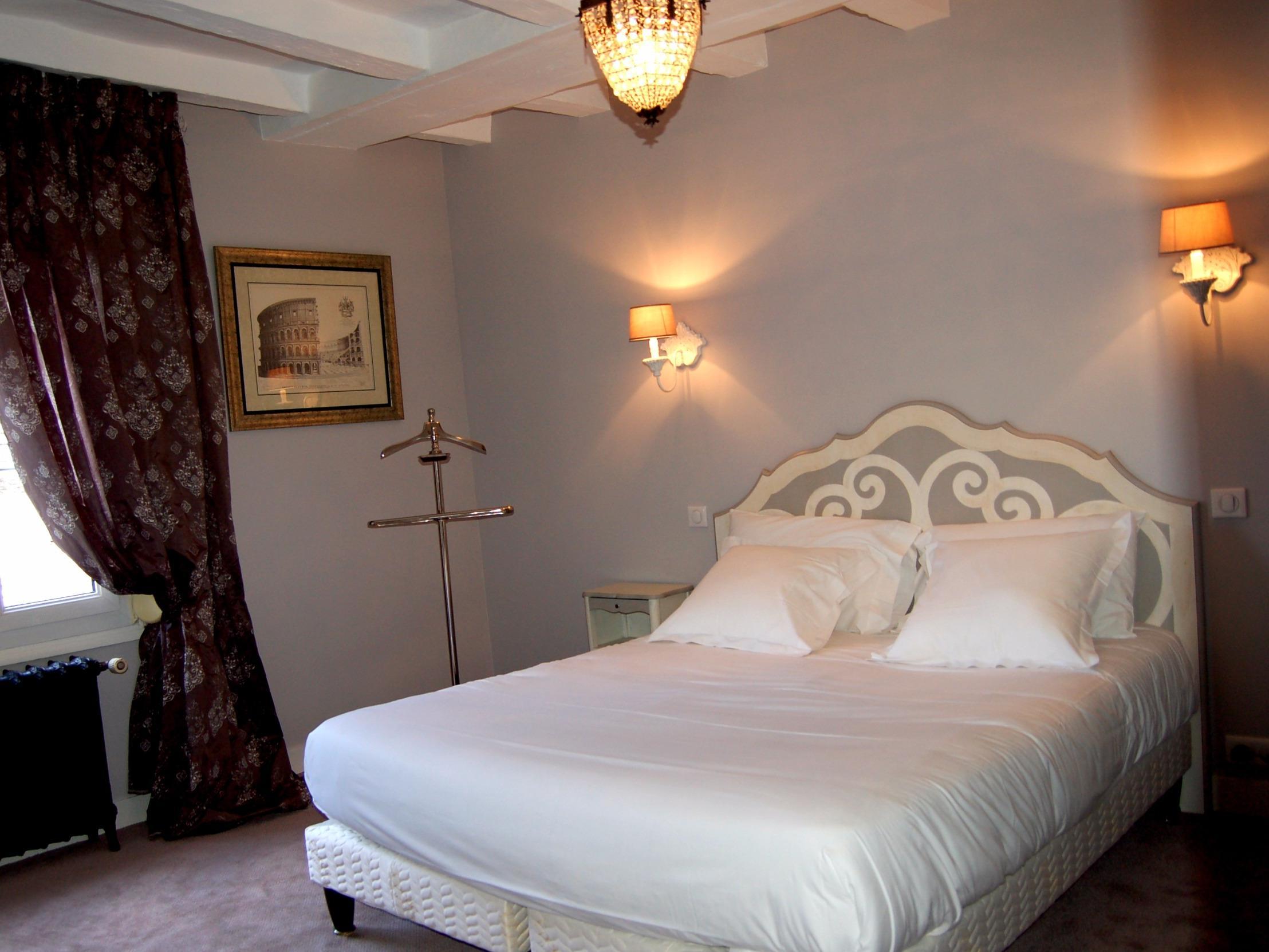 Logis Hotel Restaurant Le Cheval Blanc Blere Exterior foto