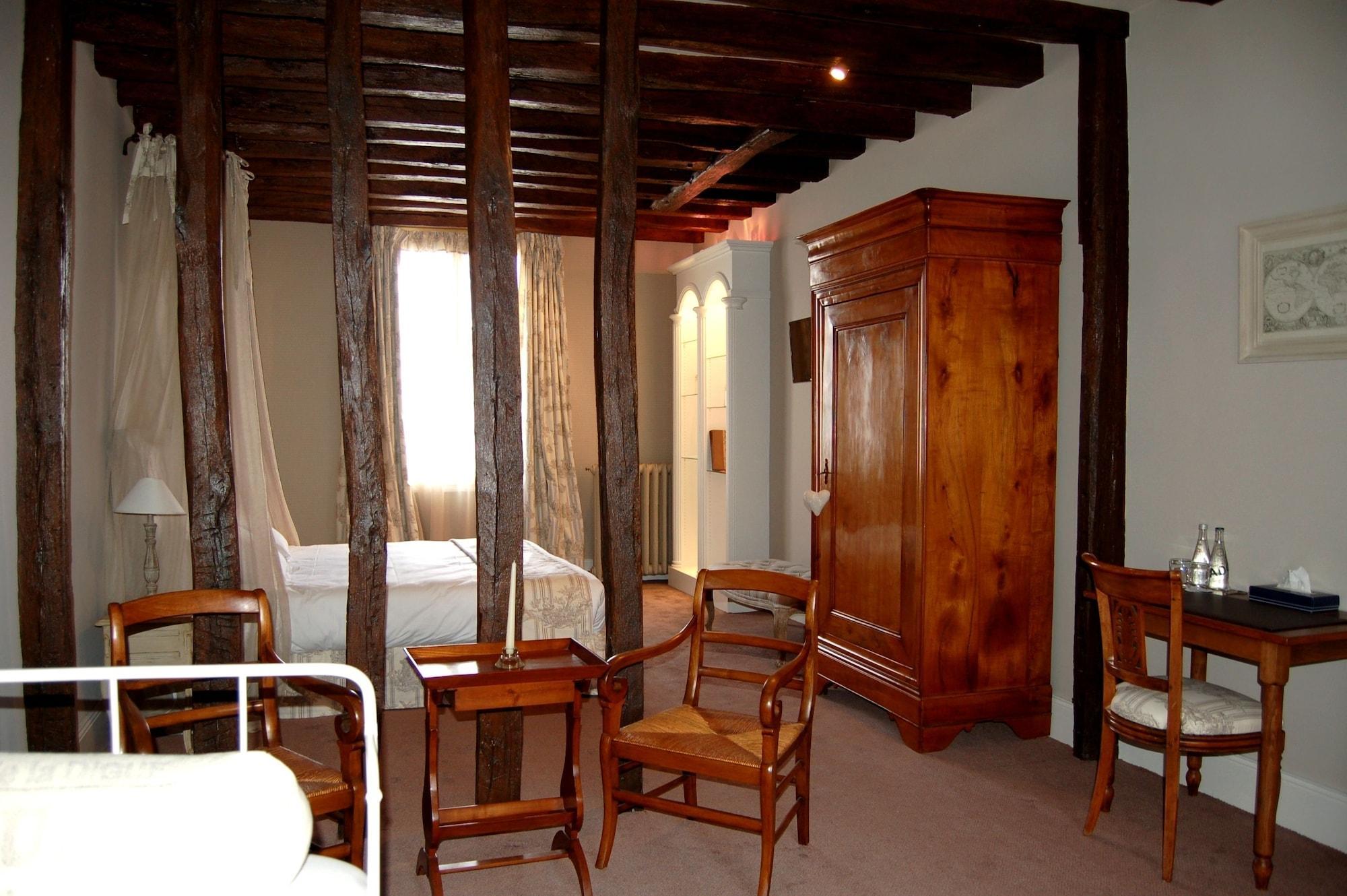 Logis Hotel Restaurant Le Cheval Blanc Blere Exterior foto